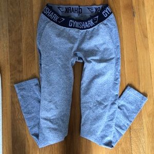 Gym shark leggings